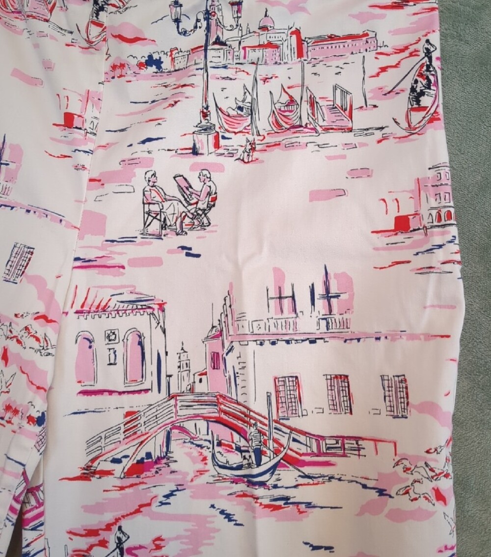 Bandolino Women's Pink Scenic Print Capri Pants - Picture 3 of 3
